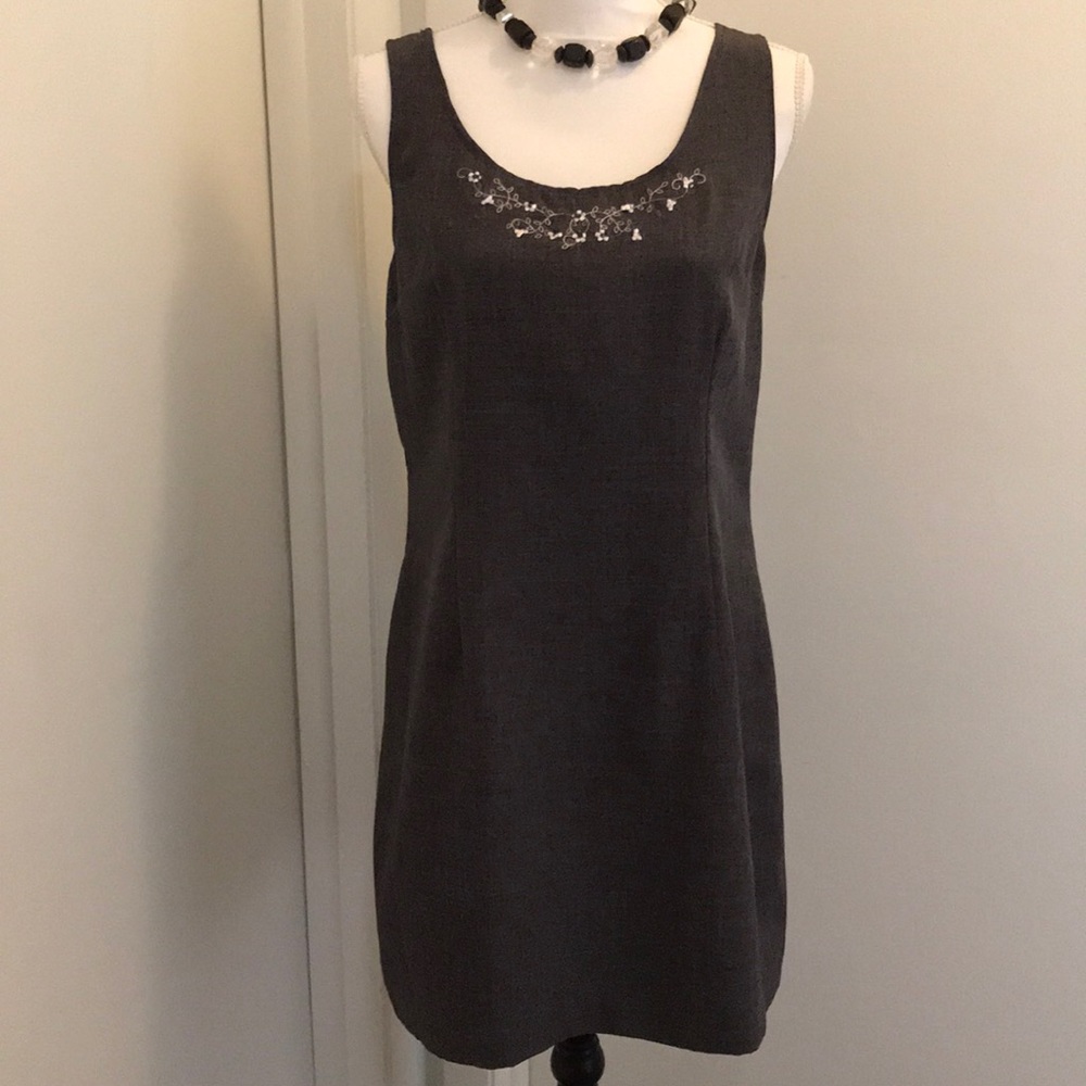 Pretty Gray‎ dress size L with embroidered flowers